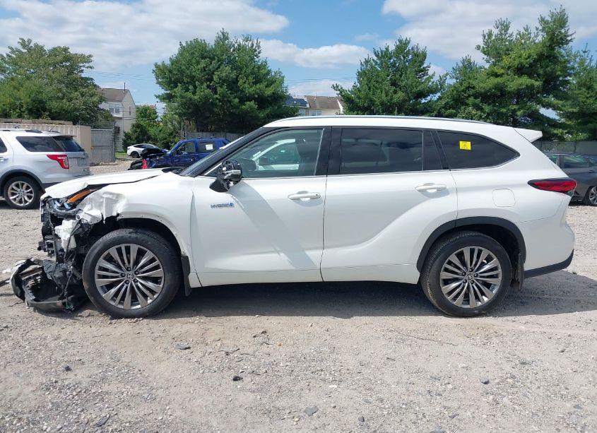 Photo 14 of 2021 Toyota Highlander HYBRID PLATINUM (VIN 5TDEBRCH5MS040891)