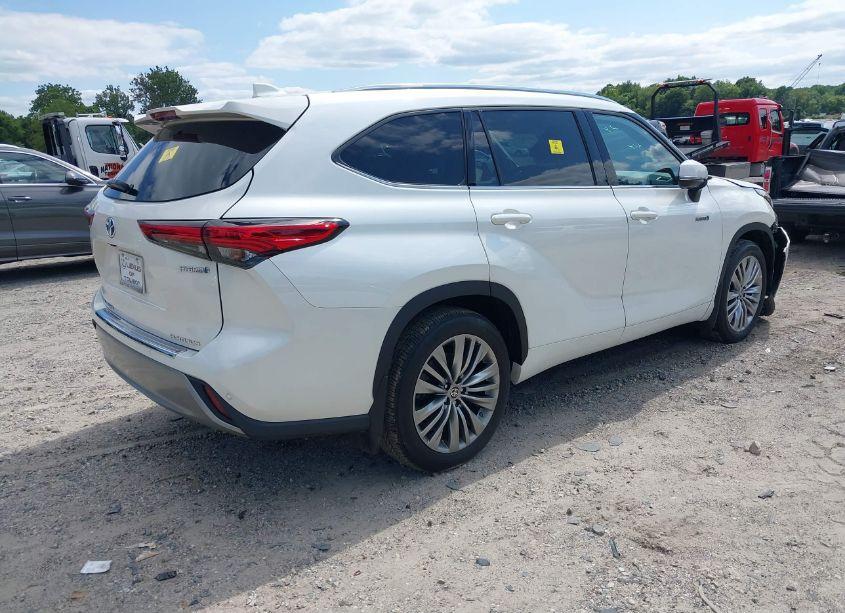 Photo 4 of 2021 Toyota Highlander HYBRID PLATINUM (VIN 5TDEBRCH5MS040891)