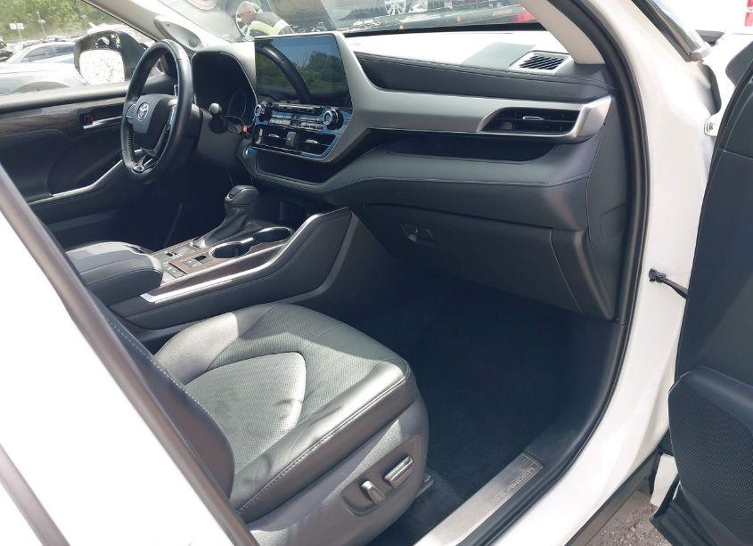 Photo 5 of 2021 Toyota Highlander HYBRID PLATINUM (VIN 5TDEBRCH5MS040891)