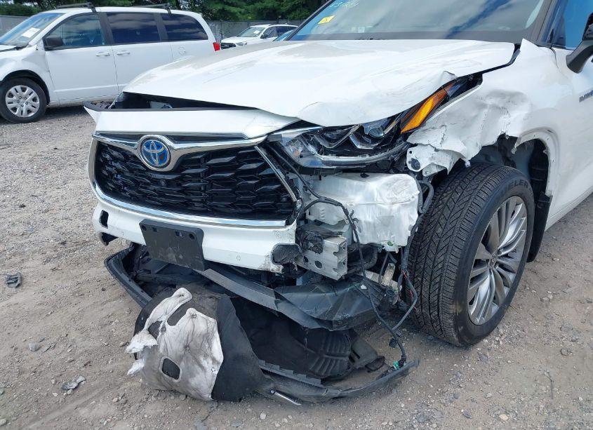 Photo 6 of 2021 Toyota Highlander HYBRID PLATINUM (VIN 5TDEBRCH5MS040891)