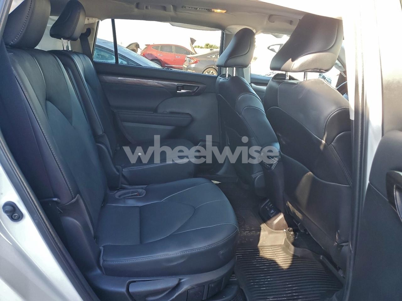 Photo 10 of 2022 TOYOTA HIGHLANDER HYBRID PLATINUM (VIN 5TDEBRCH5NS082897)