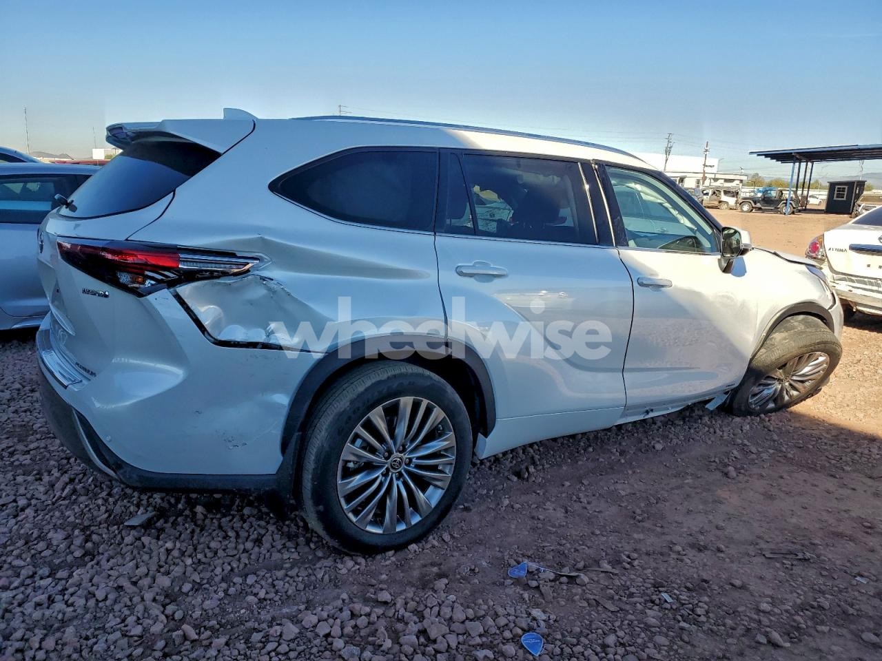 Photo 3 of 2022 TOYOTA HIGHLANDER HYBRID PLATINUM (VIN 5TDEBRCH5NS082897)