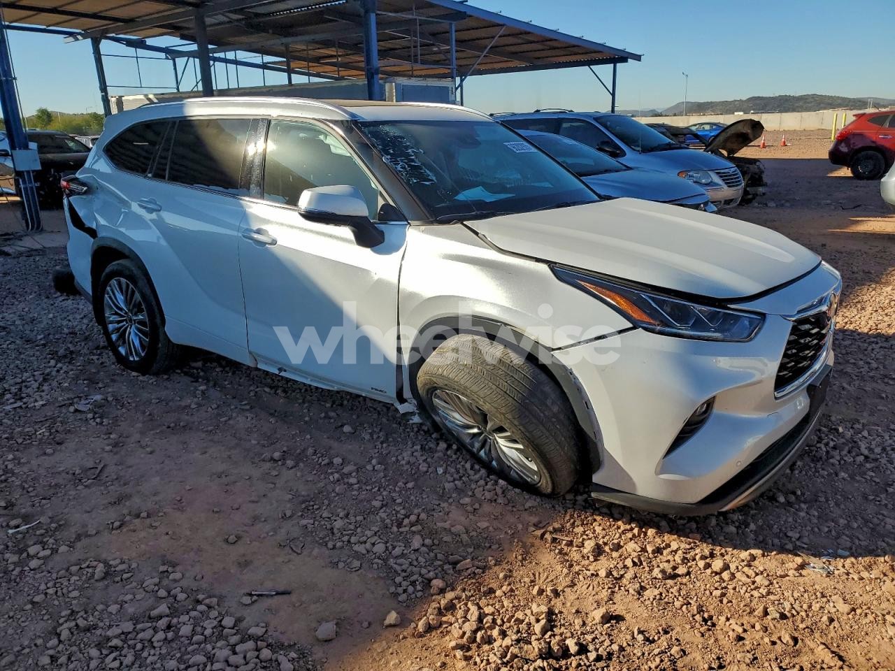 Photo 4 of 2022 TOYOTA HIGHLANDER HYBRID PLATINUM (VIN 5TDEBRCH5NS082897)