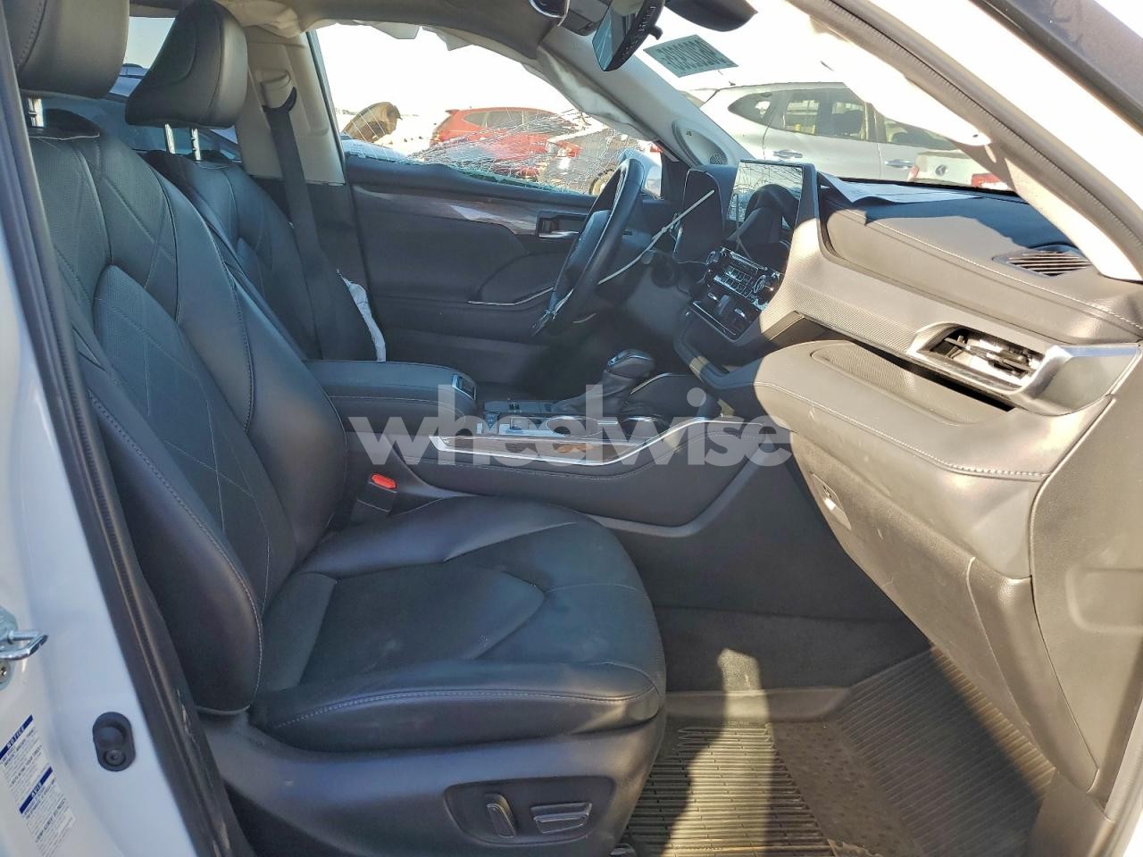 Photo 7 of 2022 TOYOTA HIGHLANDER HYBRID PLATINUM (VIN 5TDEBRCH5NS082897)