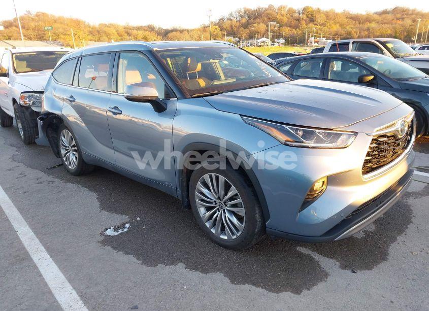 2022 Toyota Highlander HYBRID PLATINUM (VIN 5TDEBRCH5NS090708) main photo