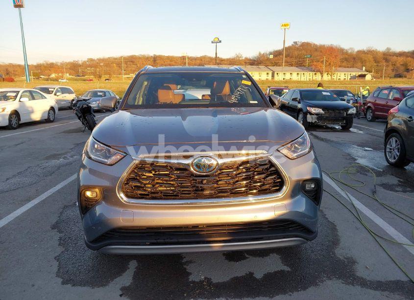 Photo 12 of 2022 Toyota Highlander HYBRID PLATINUM (VIN 5TDEBRCH5NS090708)