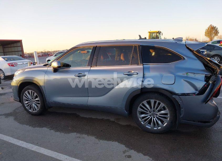 Photo 14 of 2022 Toyota Highlander HYBRID PLATINUM (VIN 5TDEBRCH5NS090708)