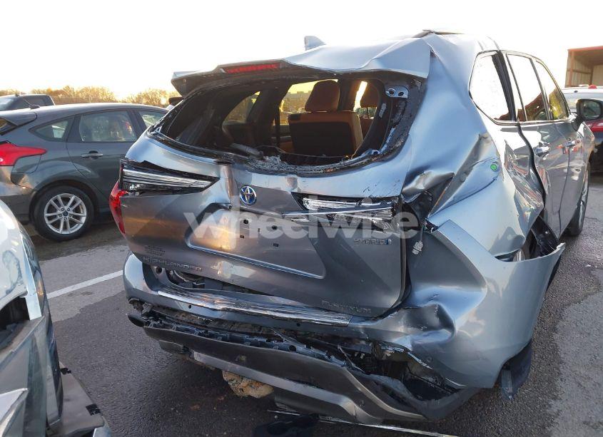 Photo 16 of 2022 Toyota Highlander HYBRID PLATINUM (VIN 5TDEBRCH5NS090708)