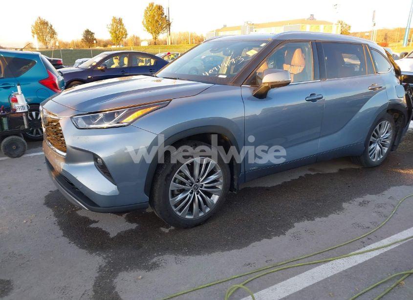 Photo 2 of 2022 Toyota Highlander HYBRID PLATINUM (VIN 5TDEBRCH5NS090708)