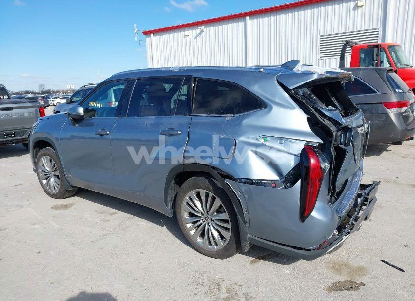 Photo 21 of 2022 Toyota Highlander HYBRID PLATINUM (VIN 5TDEBRCH5NS090708)