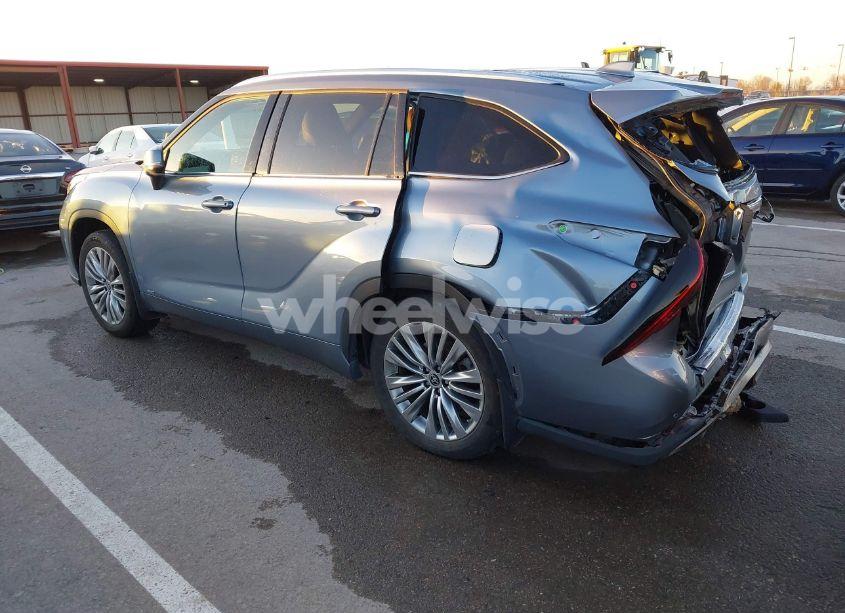 Photo 3 of 2022 Toyota Highlander HYBRID PLATINUM (VIN 5TDEBRCH5NS090708)
