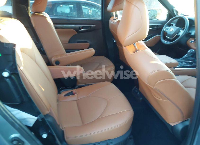 Photo 8 of 2022 Toyota Highlander HYBRID PLATINUM (VIN 5TDEBRCH5NS090708)