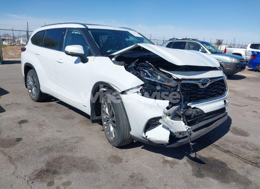2023 Toyota Highlander HYBRID PLATINUM (VIN 5TDEBRCH6PS573059) main photo