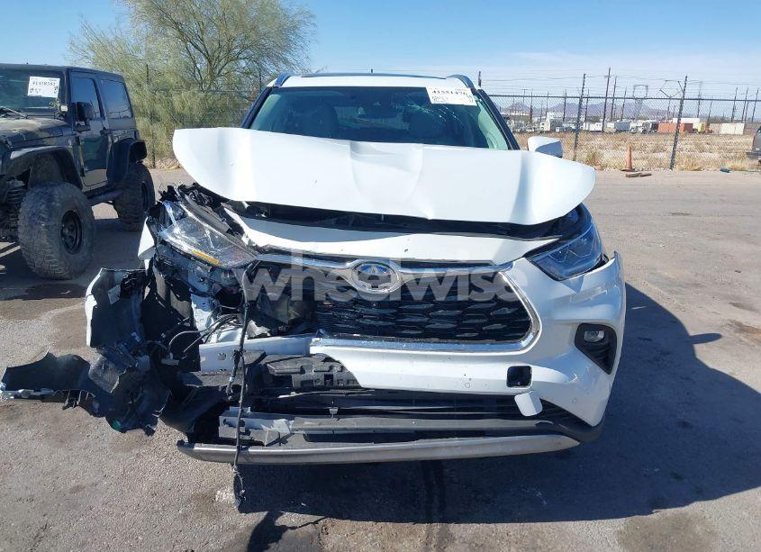 Photo 13 of 2023 Toyota Highlander HYBRID PLATINUM (VIN 5TDEBRCH6PS573059)