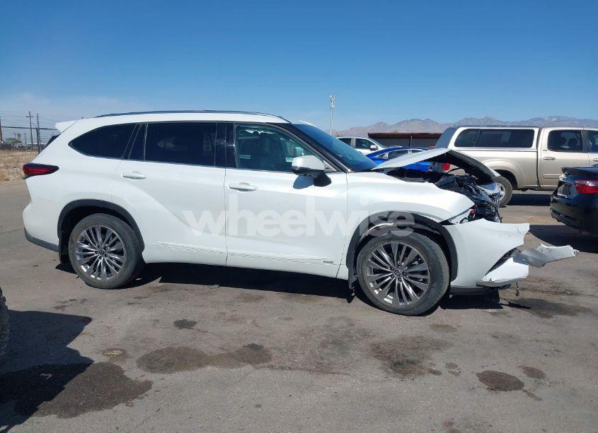 Photo 14 of 2023 Toyota Highlander HYBRID PLATINUM (VIN 5TDEBRCH6PS573059)