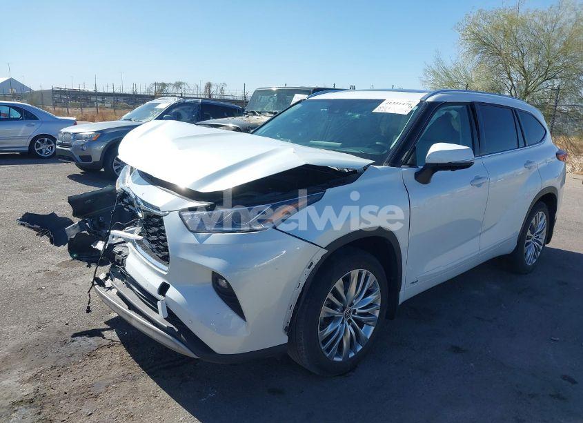 Photo 2 of 2023 Toyota Highlander HYBRID PLATINUM (VIN 5TDEBRCH6PS573059)