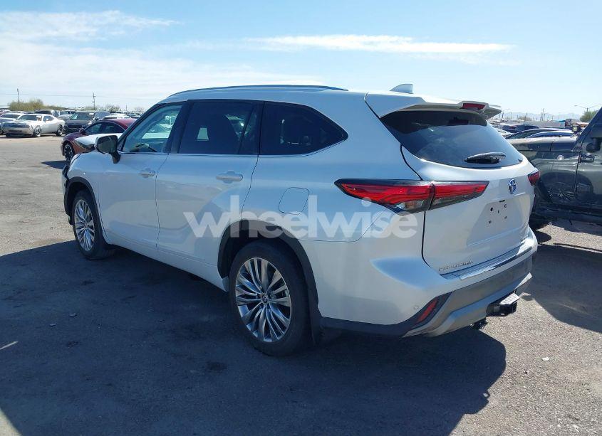 Photo 3 of 2023 Toyota Highlander HYBRID PLATINUM (VIN 5TDEBRCH6PS573059)