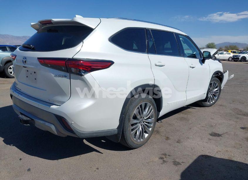 Photo 4 of 2023 Toyota Highlander HYBRID PLATINUM (VIN 5TDEBRCH6PS573059)