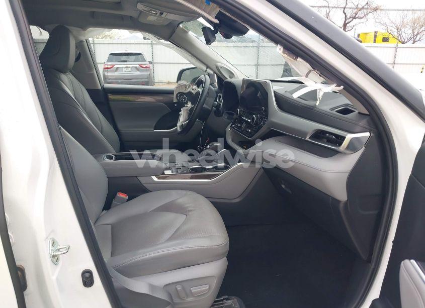 Photo 5 of 2023 Toyota Highlander HYBRID PLATINUM (VIN 5TDEBRCH6PS573059)