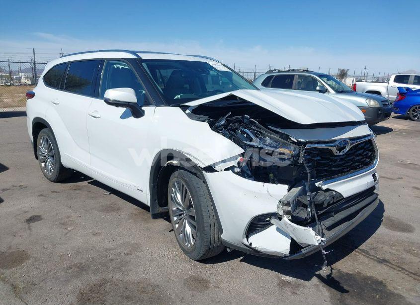 Photo 6 of 2023 Toyota Highlander HYBRID PLATINUM (VIN 5TDEBRCH6PS573059)