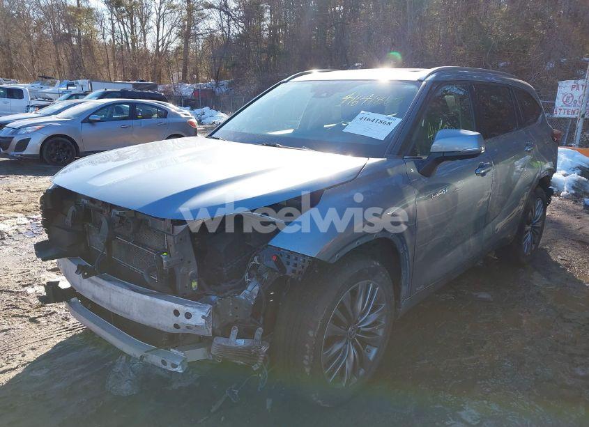 Photo 2 of 2021 Toyota Highlander HYBRID PLATINUM (VIN 5TDEBRCH7MS025826)