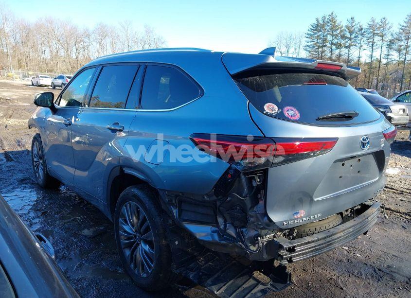Photo 3 of 2021 Toyota Highlander HYBRID PLATINUM (VIN 5TDEBRCH7MS025826)