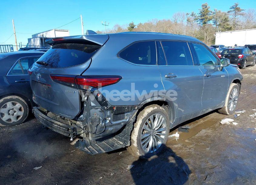 Photo 4 of 2021 Toyota Highlander HYBRID PLATINUM (VIN 5TDEBRCH7MS025826)