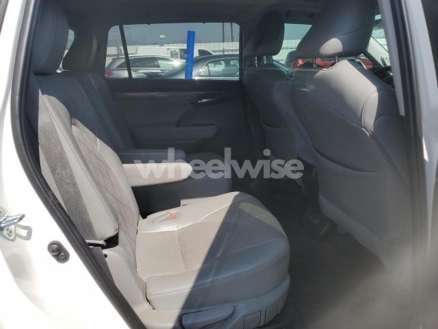 Photo 6 of 2022 TOYOTA HIGHLANDER HYBRID PLATINUM (VIN 5TDEBRCH7NS074588)