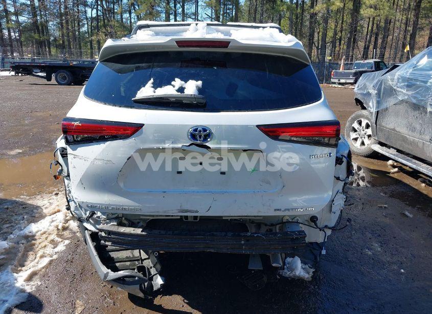 Photo 16 of 2022 Toyota Highlander HYBRID PLATINUM (VIN 5TDEBRCHXNS092020)