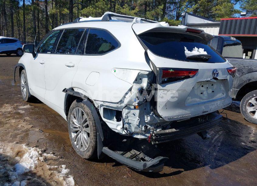 Photo 3 of 2022 Toyota Highlander HYBRID PLATINUM (VIN 5TDEBRCHXNS092020)