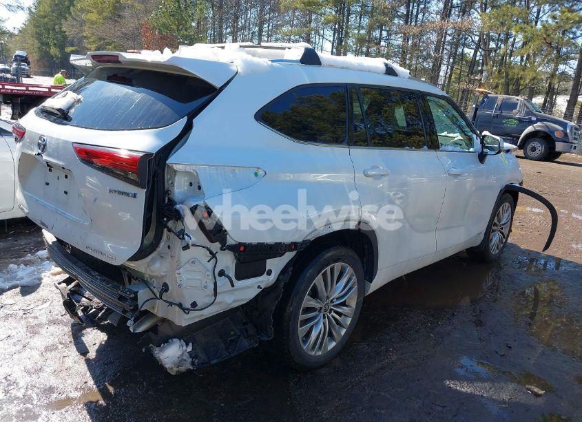 Photo 4 of 2022 Toyota Highlander HYBRID PLATINUM (VIN 5TDEBRCHXNS092020)