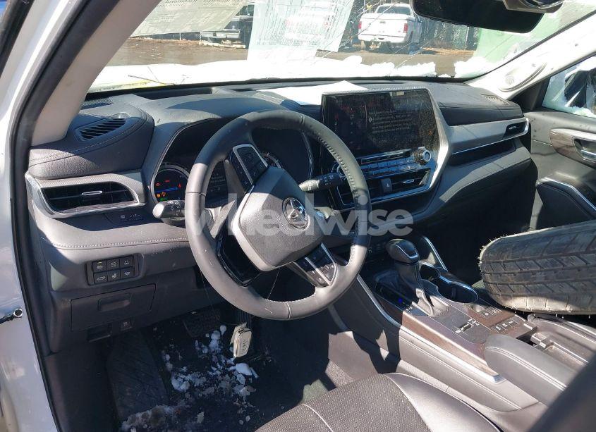 Photo 5 of 2022 Toyota Highlander HYBRID PLATINUM (VIN 5TDEBRCHXNS092020)
