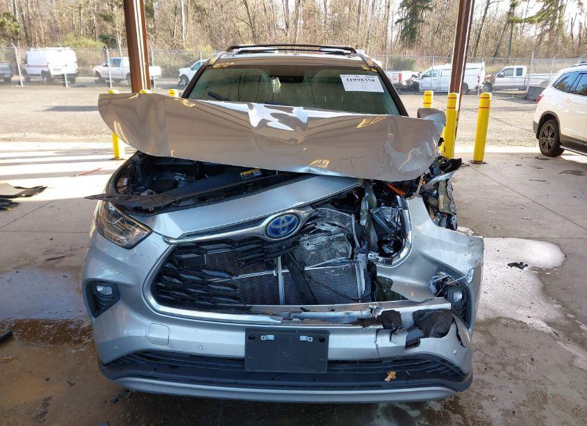 Photo 12 of 2023 Toyota Highlander HYBRID PLATINUM (VIN 5TDEBRCHXPS128209)