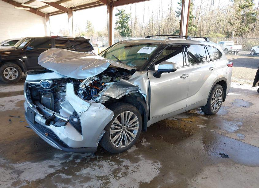 Photo 2 of 2023 Toyota Highlander HYBRID PLATINUM (VIN 5TDEBRCHXPS128209)