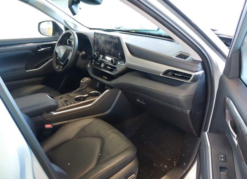 Photo 5 of 2023 Toyota Highlander HYBRID PLATINUM (VIN 5TDEBRCHXPS128209)