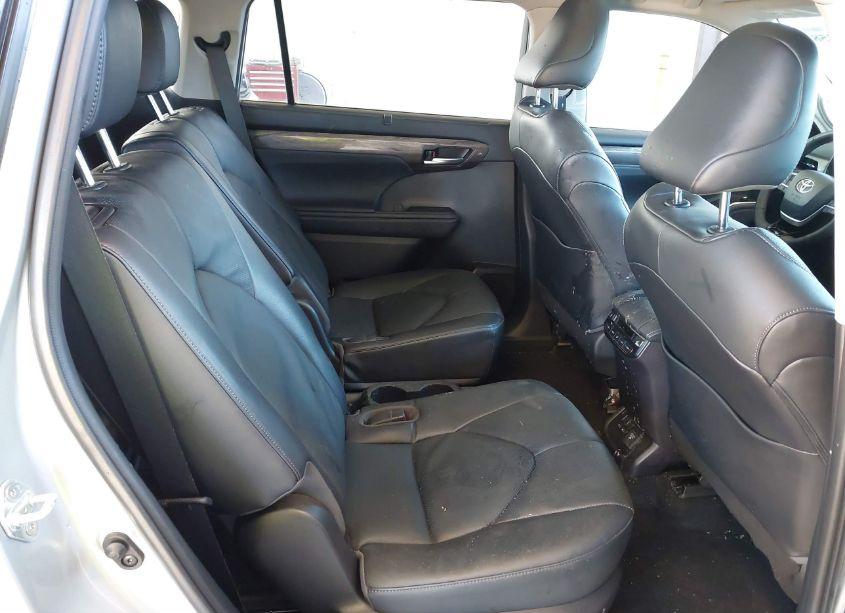 Photo 8 of 2023 Toyota Highlander HYBRID PLATINUM (VIN 5TDEBRCHXPS128209)