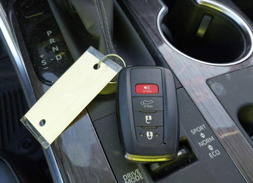 Photo 11 of 2023 Toyota Highlander HYBRID PLATINUM (VIN 5TDEBRCHXPS580984)