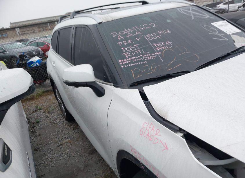 Photo 14 of 2023 Toyota Highlander HYBRID PLATINUM (VIN 5TDEBRCHXPS580984)