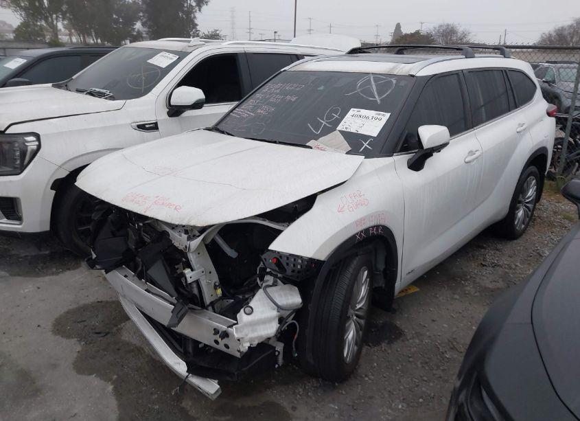 Photo 2 of 2023 Toyota Highlander HYBRID PLATINUM (VIN 5TDEBRCHXPS580984)