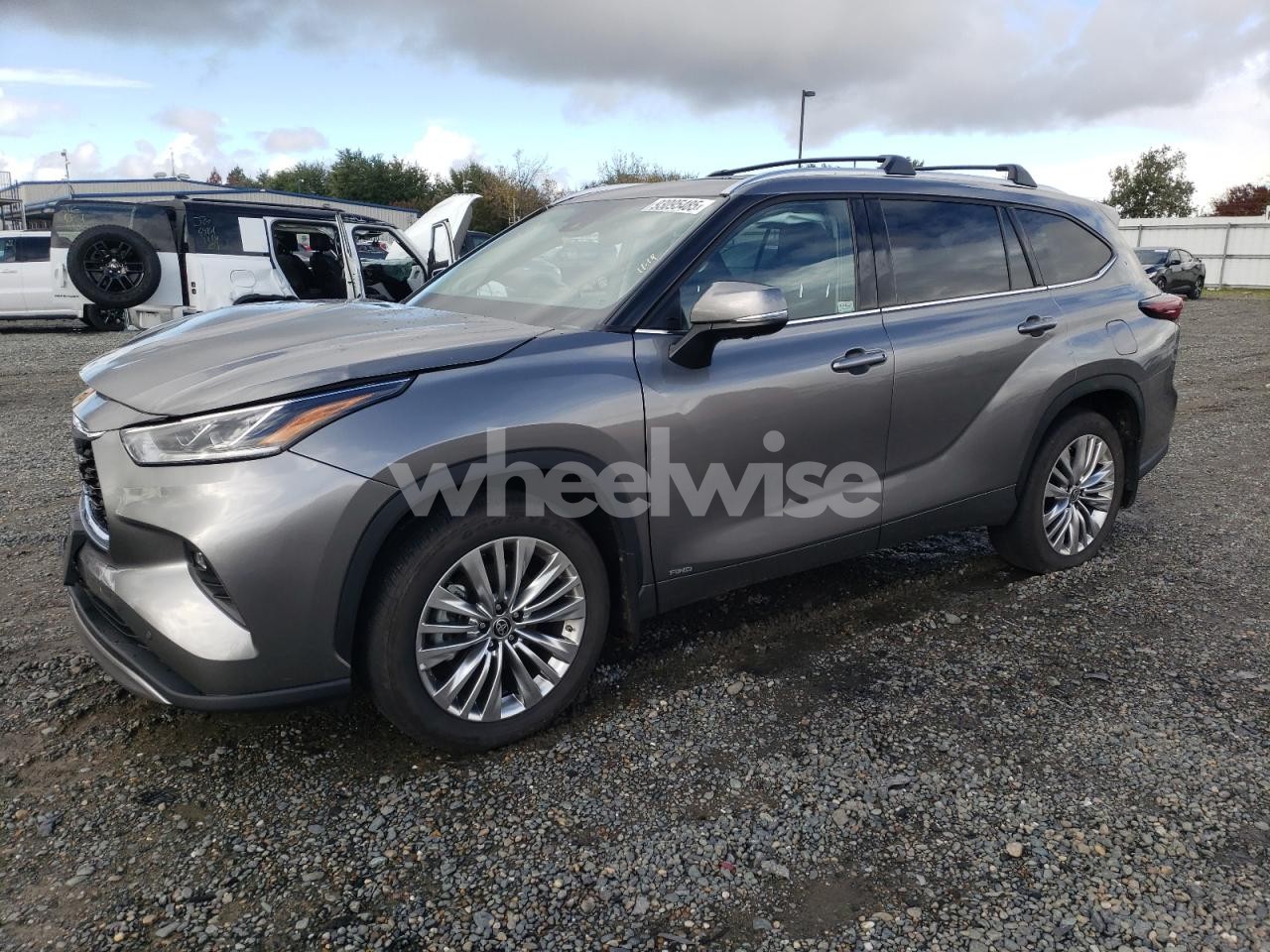 2025 TOYOTA HIGHLANDER HYBRID LIMITED (VIN 5TDEBRCHXSS669625) main photo