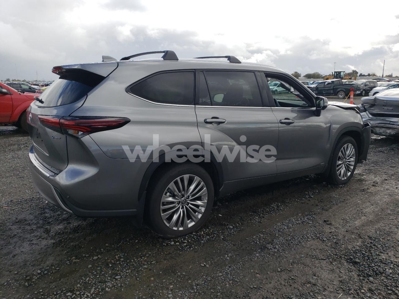 Photo 3 of 2025 TOYOTA HIGHLANDER HYBRID LIMITED (VIN 5TDEBRCHXSS669625)