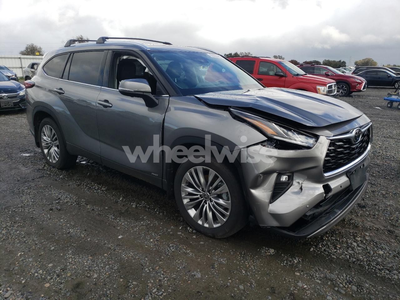 Photo 4 of 2025 TOYOTA HIGHLANDER HYBRID LIMITED (VIN 5TDEBRCHXSS669625)