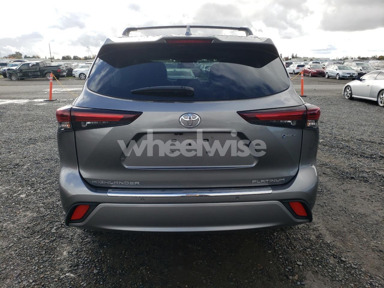 Photo 6 of 2025 TOYOTA HIGHLANDER HYBRID LIMITED (VIN 5TDEBRCHXSS669625)