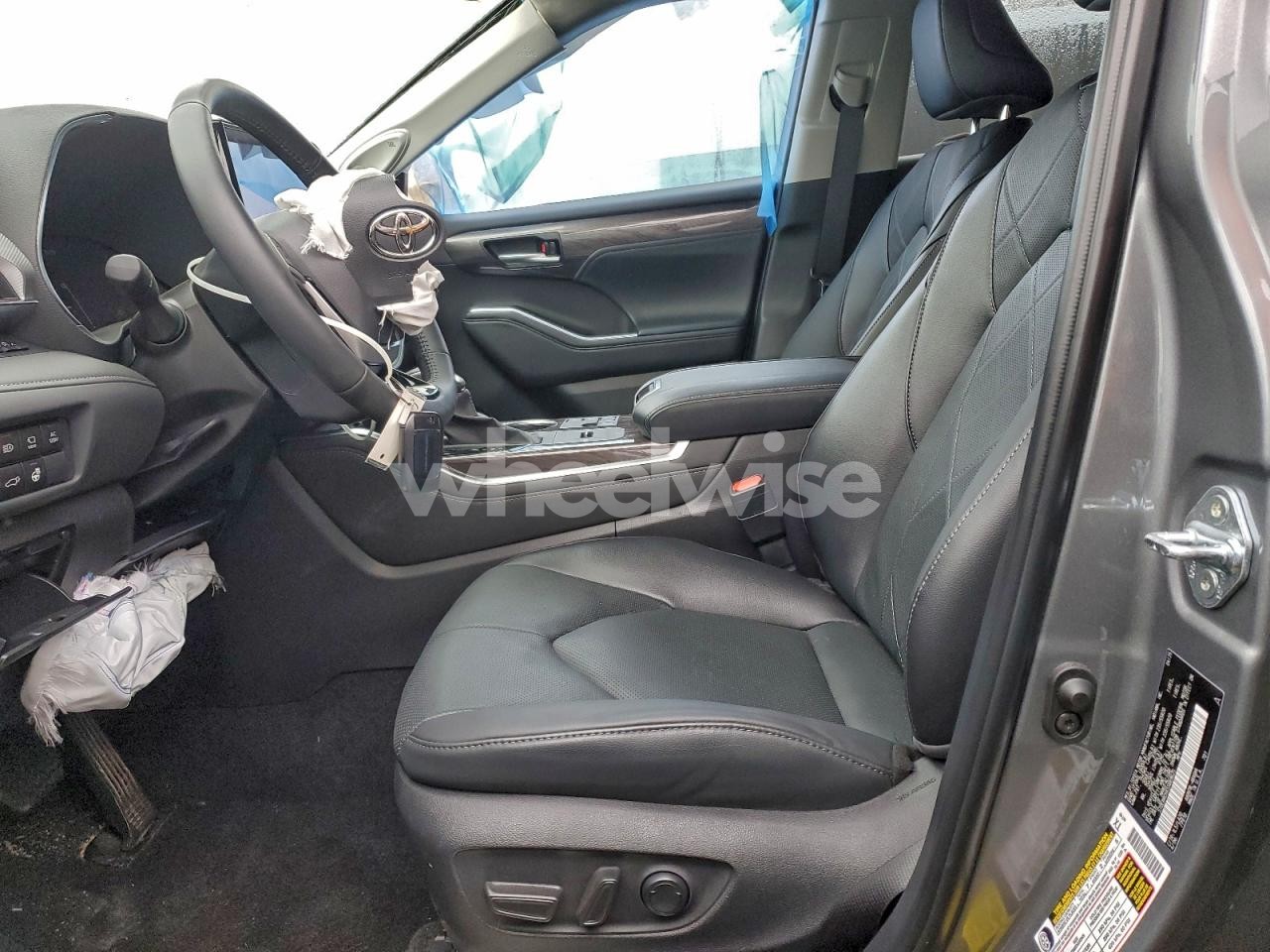 Photo 7 of 2025 TOYOTA HIGHLANDER HYBRID LIMITED (VIN 5TDEBRCHXSS669625)