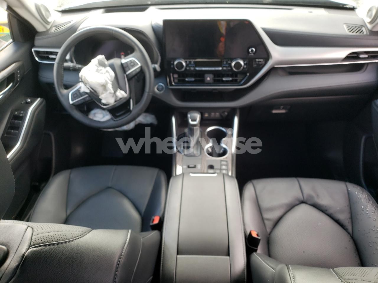 Photo 8 of 2025 TOYOTA HIGHLANDER HYBRID LIMITED (VIN 5TDEBRCHXSS669625)