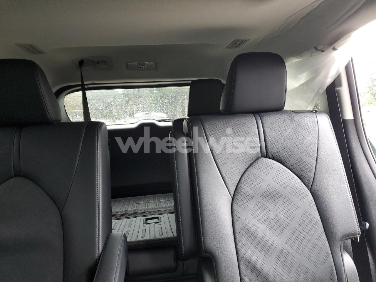 Photo 10 of 2025 TOYOTA HIGHLANDER HYBRID LIMITED (VIN 5TDEBRCHXSS669947)