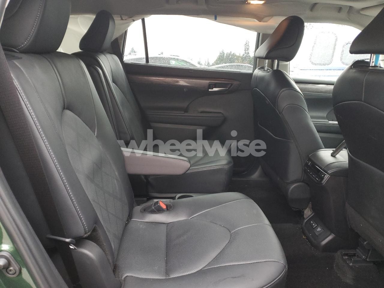 Photo 11 of 2025 TOYOTA HIGHLANDER HYBRID LIMITED (VIN 5TDEBRCHXSS669947)