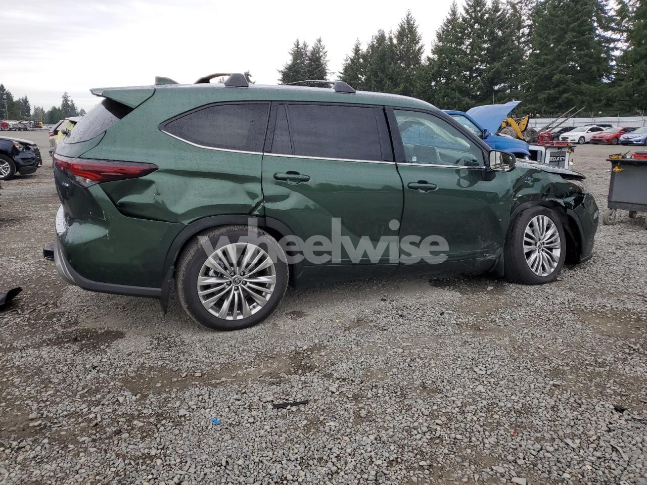 Photo 3 of 2025 TOYOTA HIGHLANDER HYBRID LIMITED (VIN 5TDEBRCHXSS669947)