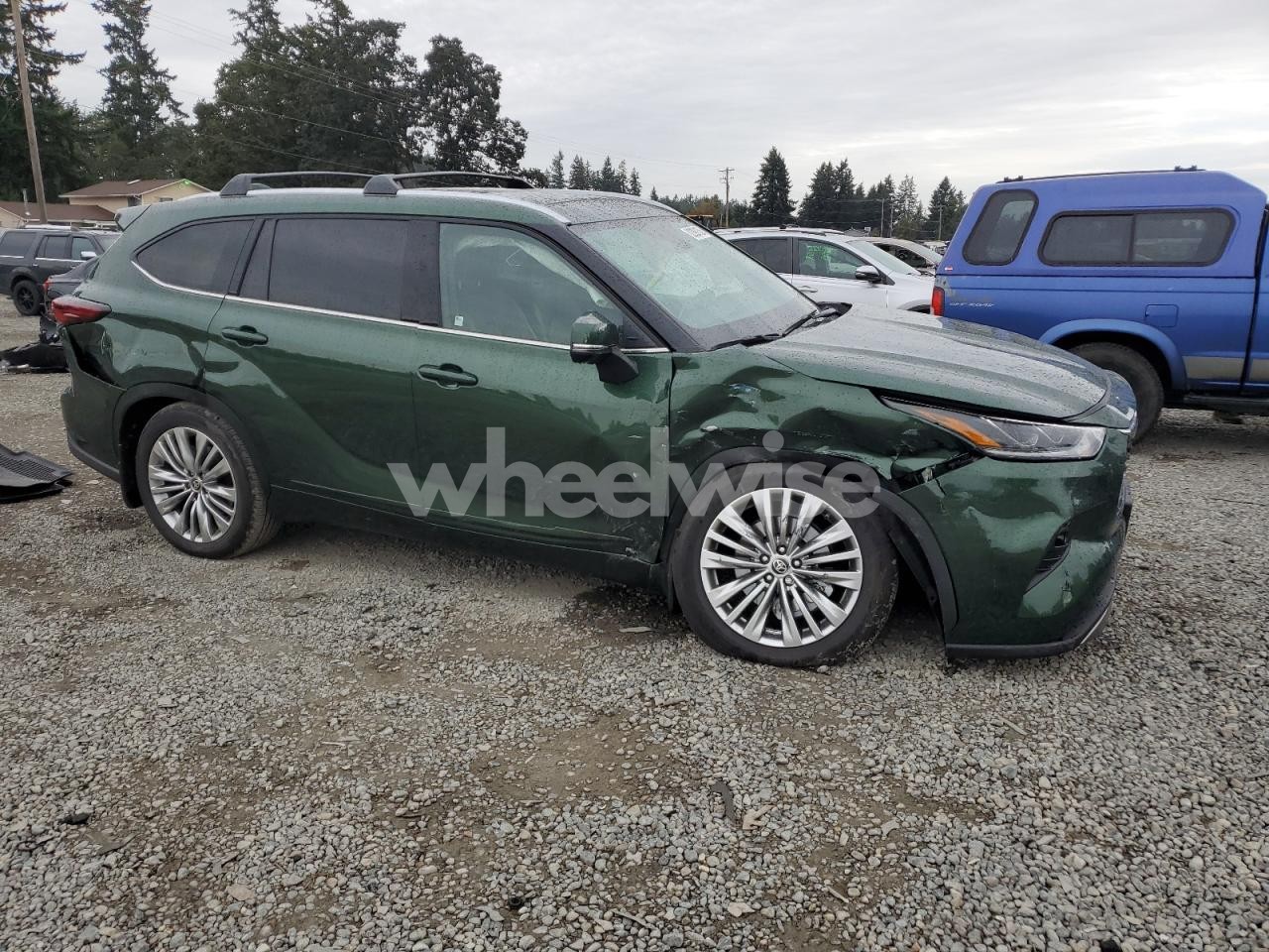 Photo 4 of 2025 TOYOTA HIGHLANDER HYBRID LIMITED (VIN 5TDEBRCHXSS669947)