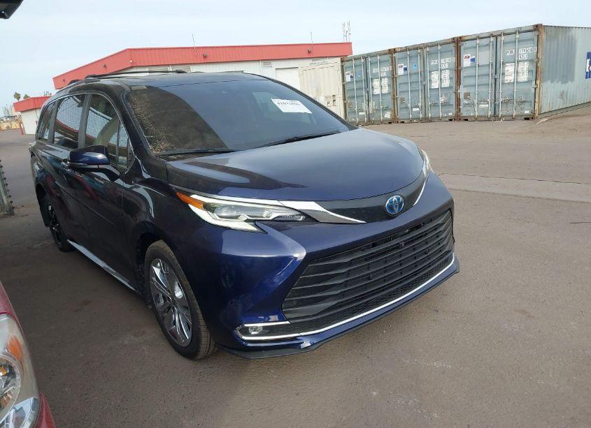 2022 Toyota Sienna PLATINUM (VIN 5TDERKEC1NS126303) main photo